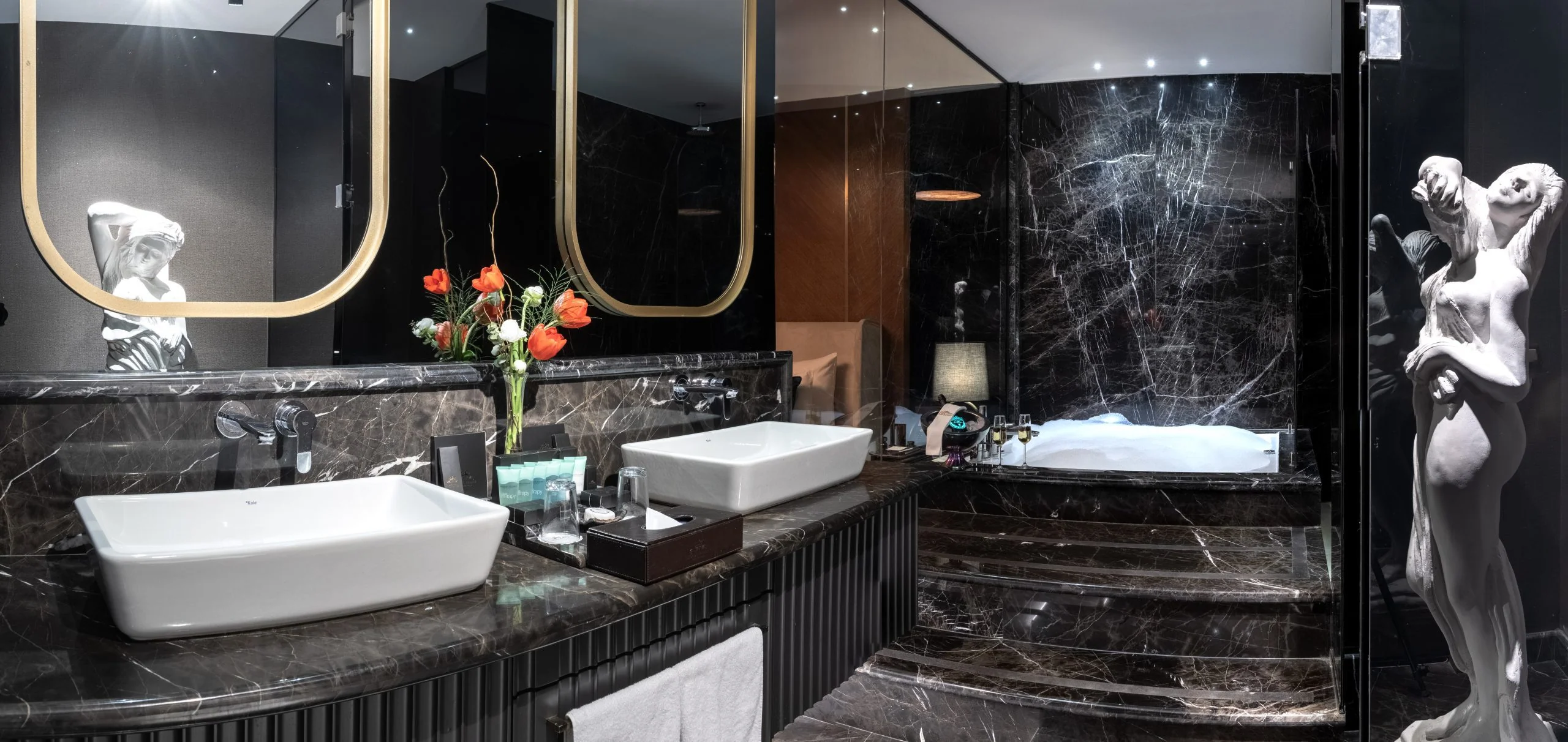 Suite Room · 4